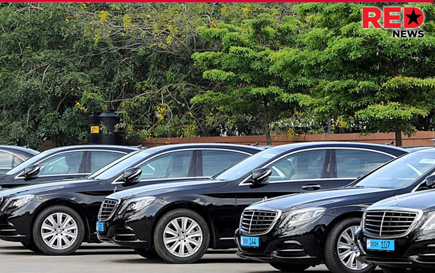 හිටපු ජනපතිවරු හතරක් වැඩි වාහන බාර දෙති