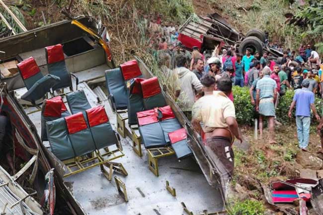 ගැරඬිඇල්ල බිහිසුණු බස් අනතුරට හේතුව හෙළිවෙයි