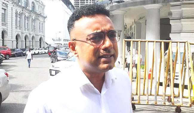 හිටපු අමාත්‍ය මනූෂ නානායක්කාර අල්ලස් කොමිසමෙන් අත්අඩංගුවට