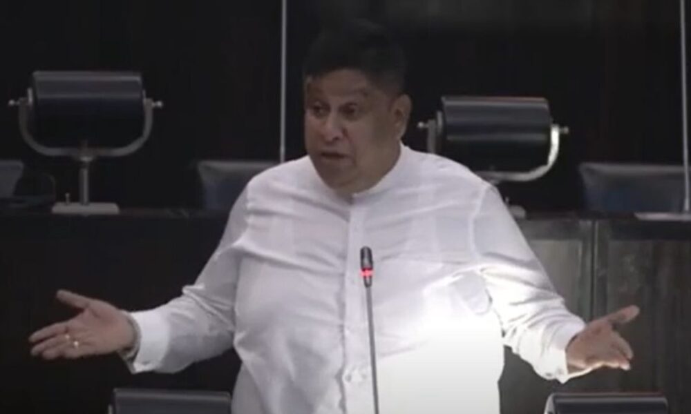 චාමර සම්පත් දසනායකගේ චෝදනා: දේශපාලන වාසි තකා දරුවන් යොදාගැනීමේ උත්සාහයක්ද?