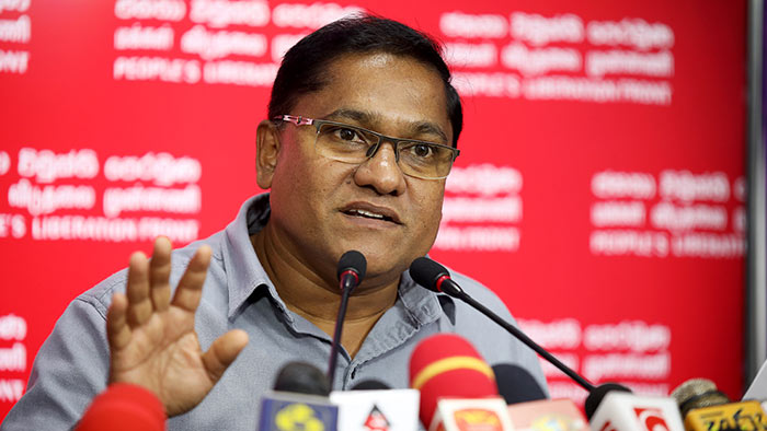 විදෙස්ගත ලාංකිකයින්ට ඡන්ද අයිතිය සහ විශ්රාම වැටුපක් – ඇමතිගෙන් පොරොන්දුවක්