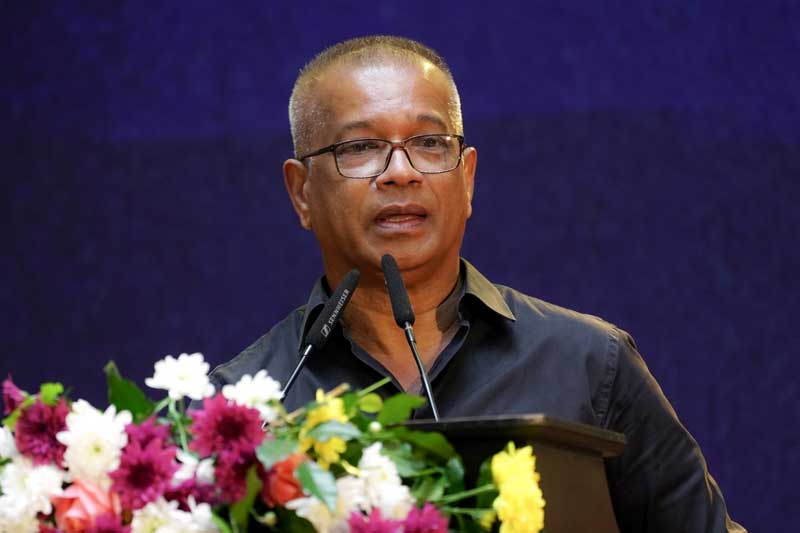 මිහින්තලේ වනචාරියාගේ ලිංගික කුහකත්වය ගැන ලාල්කාන්තගෙන් ආන්දෝලනාත්මක කතාවක් !