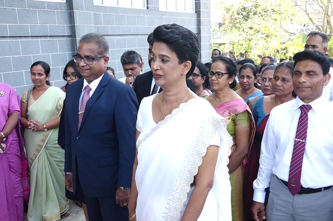 ඉතිහාසයේ පළමු වරට කාන්තාවක් විගණකාධිපති ධුරයට; සමුදිකා ජයරත්න වැඩ භාර ගනී