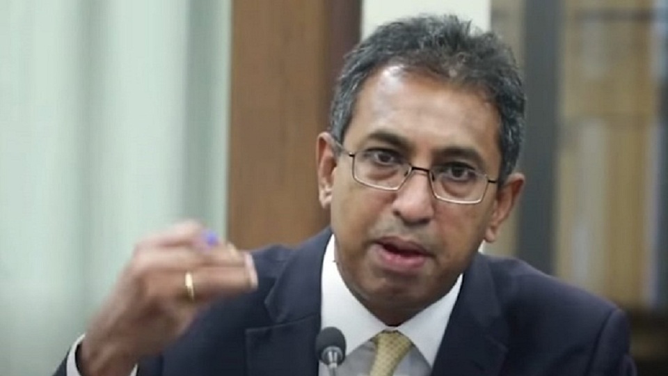 හර්ෂ ද සිල්වාට එරෙහිව සජිත්ගේ පිලෙන් ප්‍රහාරයක්