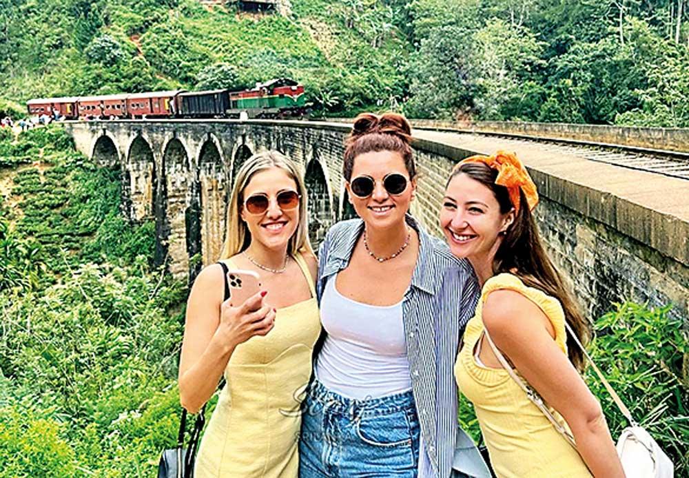 සංචාරක කර්මාන්තයෙන් සුබ ලකුණු: 2026 සංචාරක පැමිණීම ලක්ෂ 05 ඉක්මවයි