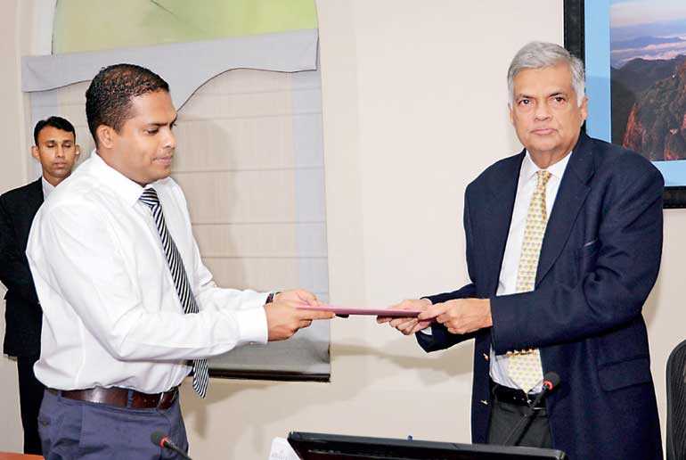 රනිල් බේරාගන්න එජාපය ජාත්‍යන්තර සංවිධාන හමුවට