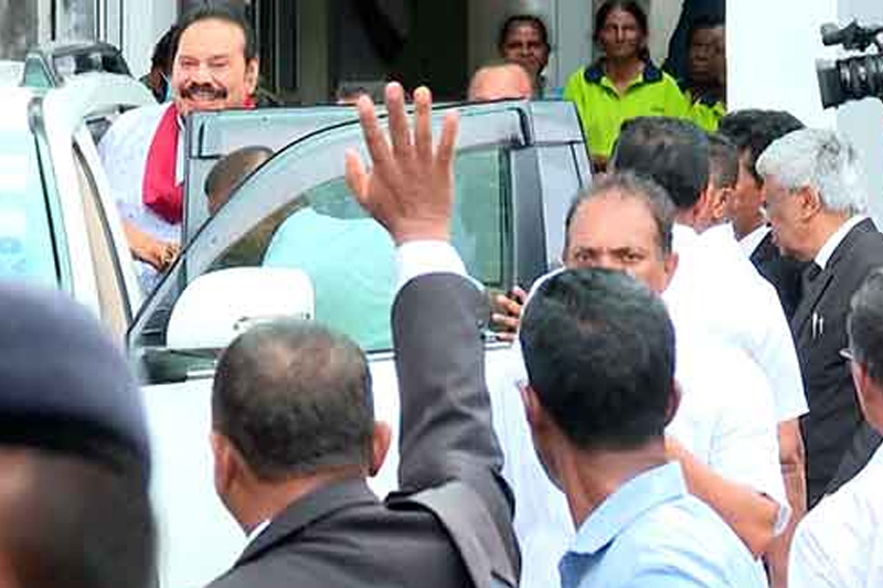 මයින්ද මාත්තයා වෙනුවෙන් පාරට බැස්සේ ඇයි ? හේතුව මේකද ?