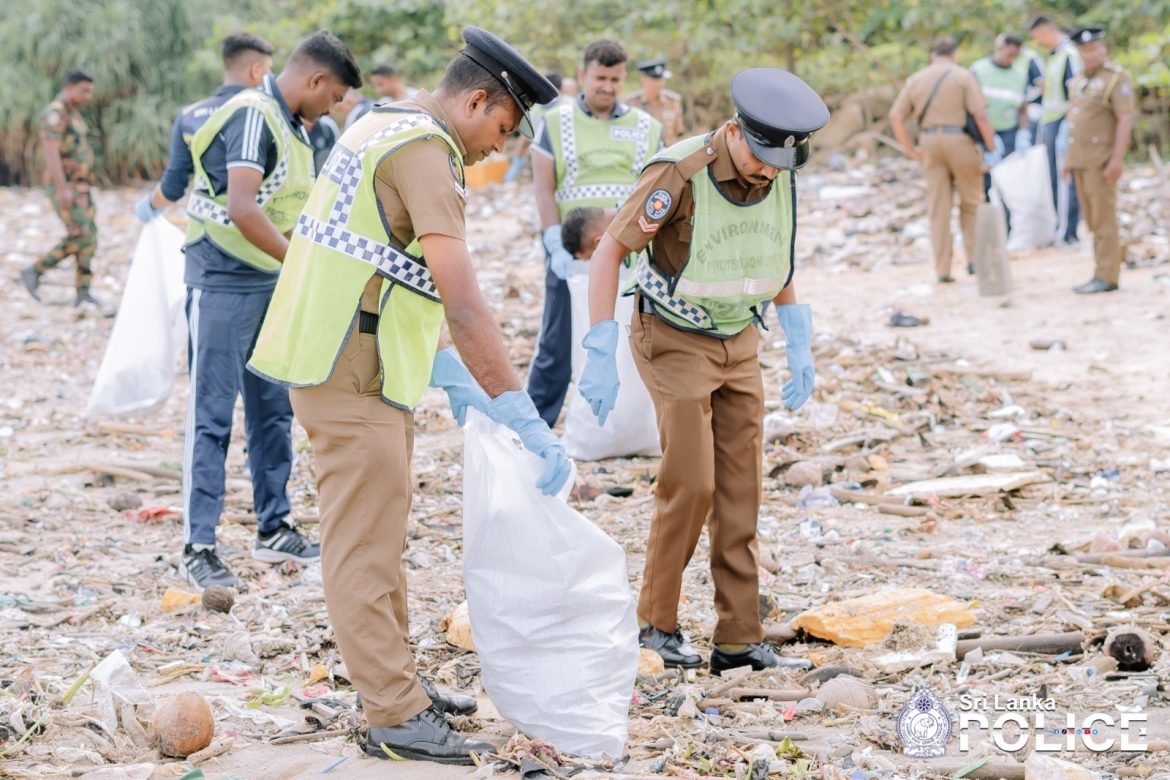 වෙරළ පද්ධතිය රැකගැනීමට පොලිසිය සහ ජනතාව එක්වෙයි: කාක දූපත පිරිසිදු කිරීමේ මෙහෙයුමක් !