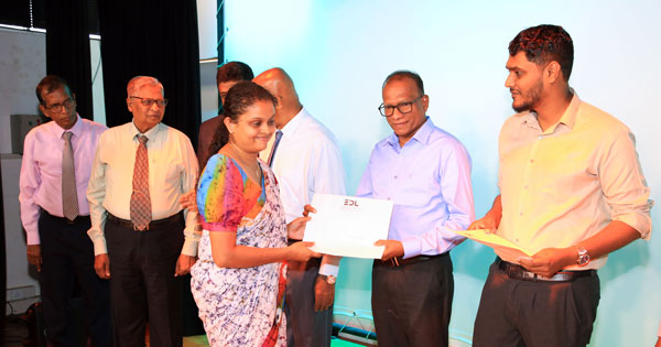 නිෂ්පාදන පිරිවැය අඩු කර ඉදිරියේදී විදුලි බිල පහත හෙළනවා – බලශක්ති අමාත්‍ය අනුර කරුණාතිලක