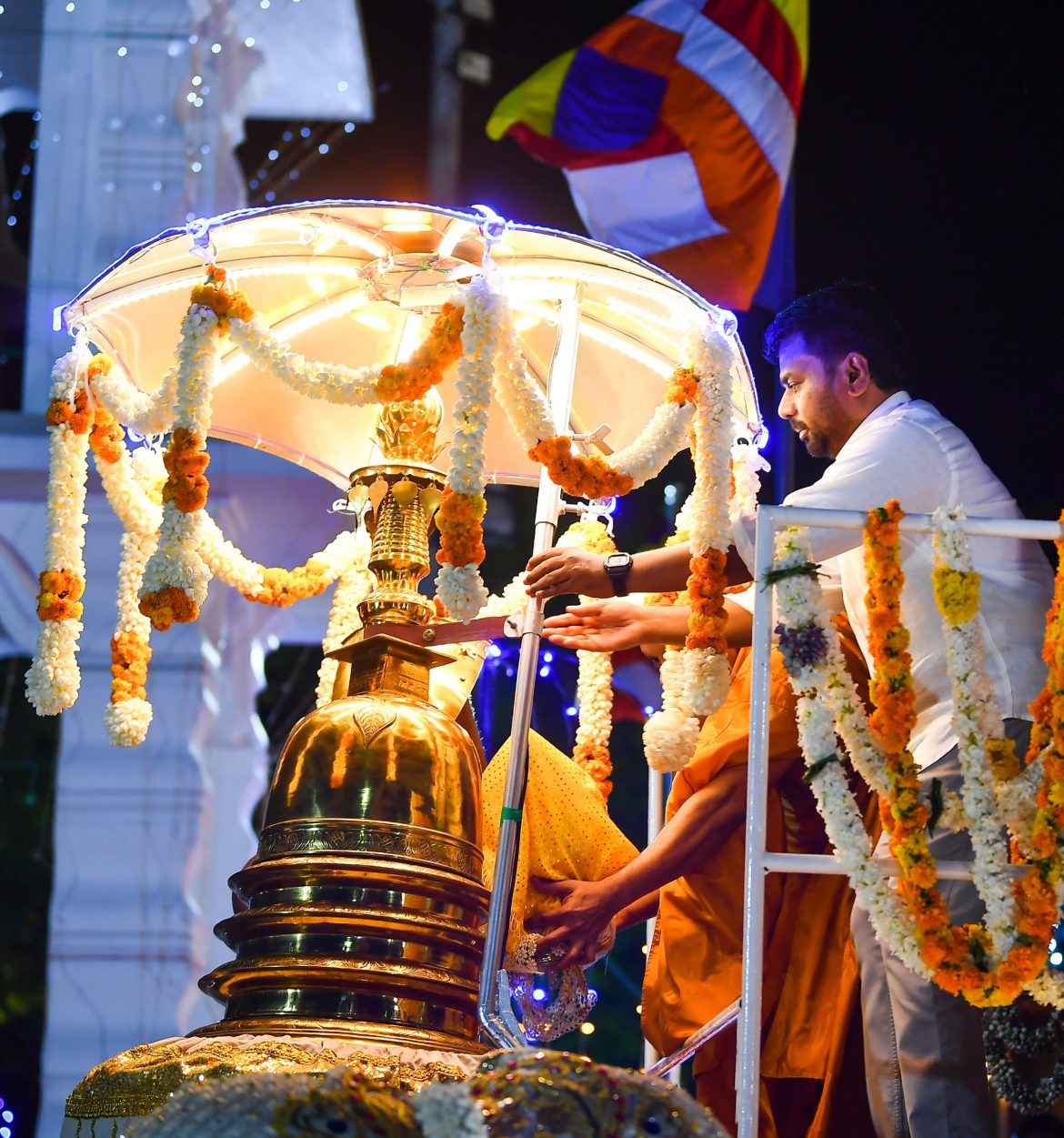 කතරගම අවසන් රන්දෝලි පෙරහැර ඊයේ වීථි සංචාරය කෙරේ; කරඬුව තැන්පත් කිරීමේ අවස්ථාවට ජනාධිපතිවරයා එක්වෙයි