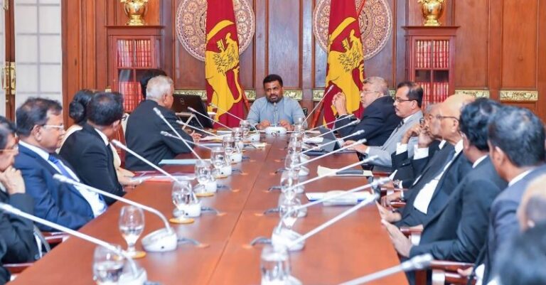 නීතිඥ සංගමයේ සභාපතිගේ වීඩියෝවේ ඇති දෙයක් නෑ ?