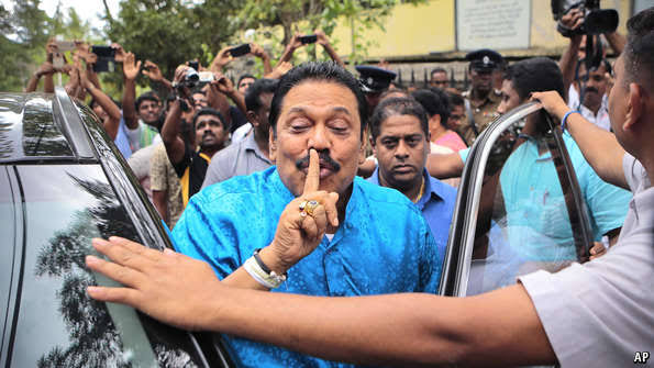 මරණීය දණ්ඩනය නියම වූ 5 දෙනෙකු මහින්ද රාජපක්ෂ බලය යොදා නිදහස් කළා?