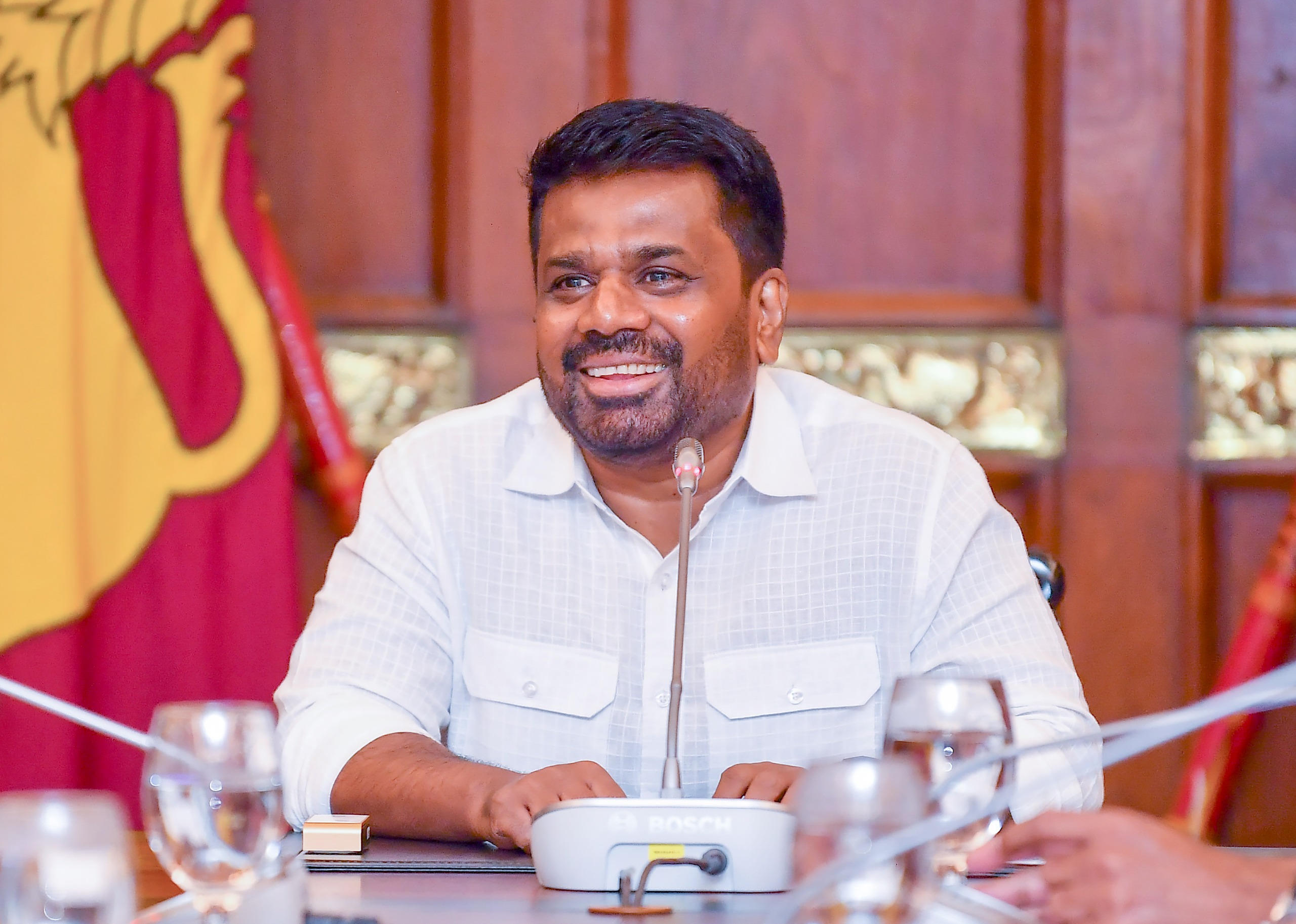 වී වෙළෙඳපොළ ස්ථාවර කිරීමට ජනපතිගෙන් නව වැඩපිළිවෙළක්; මෝල් හිමියන්ට දිස්ත්‍රික් ලේකම්වරුන් හරහා ප්‍රතිපාදන