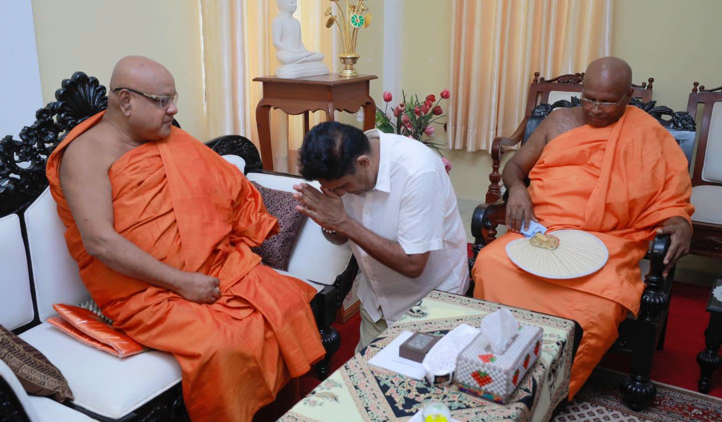 ඥානසාර හිමි නිදහස් කරගැනීමේ සටන ගැන සජිත් ප්‍රේමදාස කොටපිටියේ රාහුල හිමිගෙන් කරුණු විමසයි!