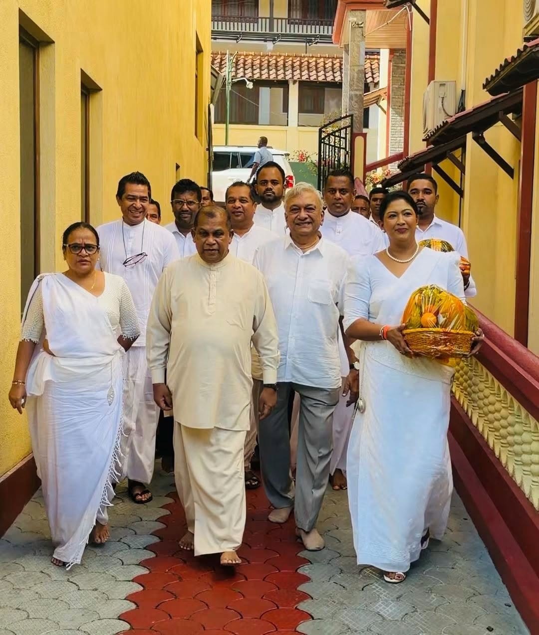 “මාලිගාවට බෝම්බ ගහපු කතාවෙන් තමයි අපිට නාන්න වුණේ” – සජබ ප්‍රබලයෝ දෙන්නෙක් ගැටෙයි!