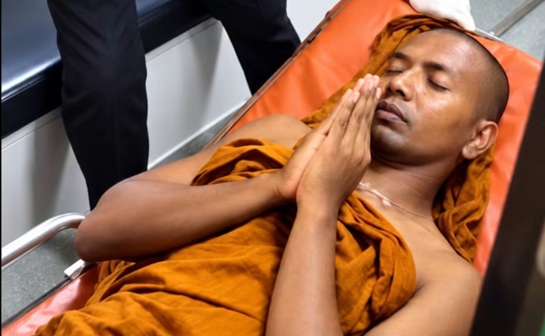  විරෝධතාවලින් සඟ සසුනට කළ හානිය ගැන මහනාහිමිවරුන්ගෙන් සත්‍යග්‍රහකරුවන්ට දැඩි අවවාදයක්